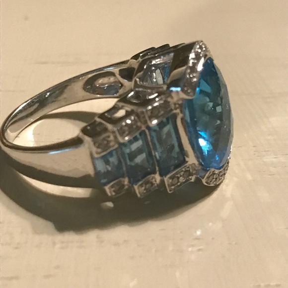 14k  Gold Swiss Blue Topaz and diamond accent Ring - Picture 5 of 9